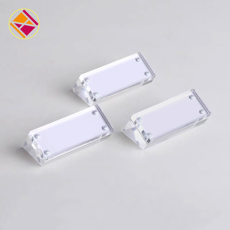 Làm thế nào để những người nắm giữ giá acrylic mini so sánh với các loại màn hình giá khác?